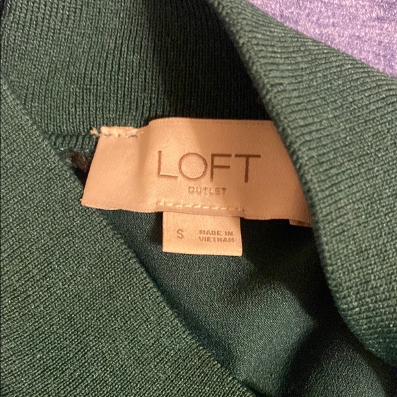 Green Sleeveless High Collar Top - Picture 7 of 9